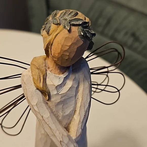 Willow Tree | Celebrate Figurine with Angel Wings by Susan Lordi - Picture 7 of 11